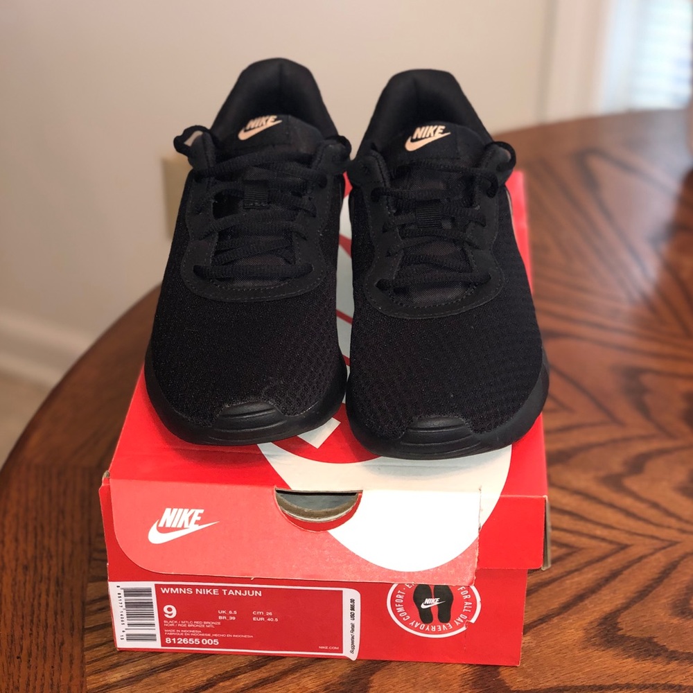 Nike Tanjun